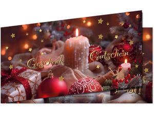 Faltgutschein DIN-lang mit Weihnachtsmotiv, Kerzen, roten Christbaumkugeln, Geschenk, Tannenzweigen und goldenen Sternen, Motiv X6001