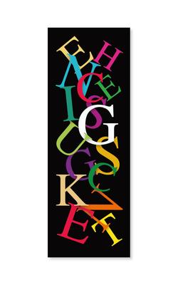 Lesezeichen mit schwarzem Hintergrund und übereinanderliegenden bunten Buchstaben in kräftigen Farben