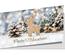 Weihnachtskarte DIN-lang mit Holzrentier, Zapfen, Tannenzweig, Holzsternen, Schnee und warmem Lichterbokeh